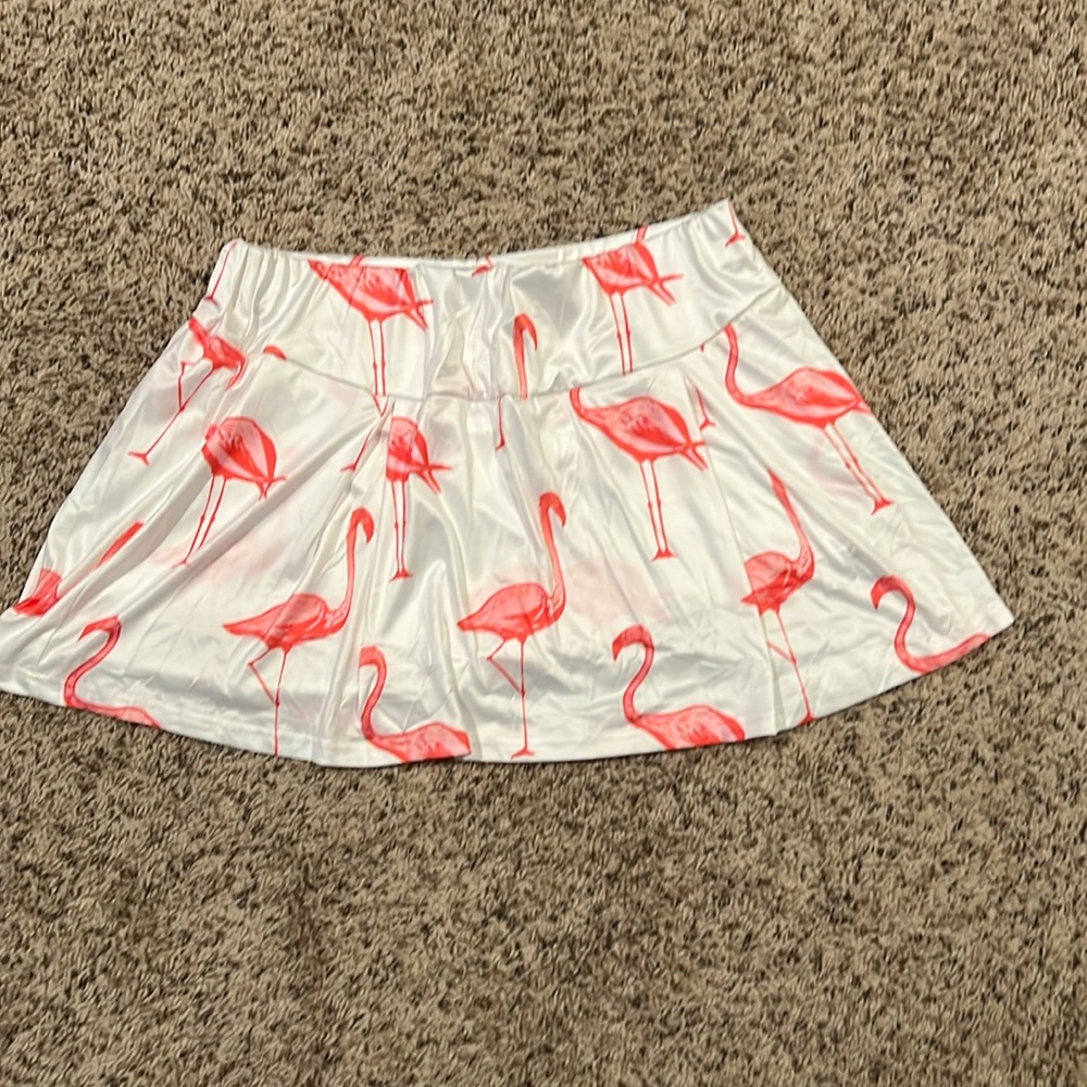 Size XXL white skort with pink flamingos